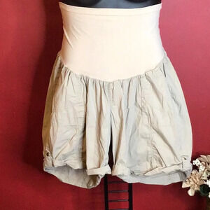 TWO HEARTS MATERNITY SHORTS SIZE 2X
